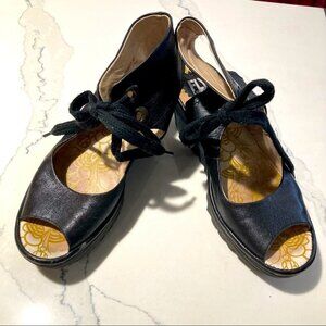 FLY LONDON Sz 40 Yaffa Lace Up  Wedge Sandals